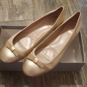 Leather upper- feminine and sophisticated flat